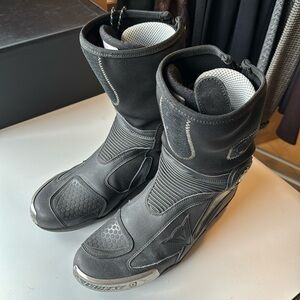 Dainese men’s motorcycle boots in great condition
